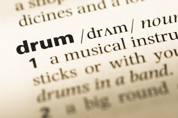 Obraz premium Close up of old English dictionary page with word drum