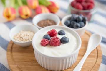 Joghurt mit Beeren