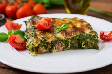Cannelloni with beef and spinach sauce