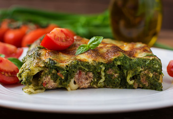 Cannelloni with beef and spinach sauce