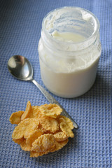 йогурт и хлопья