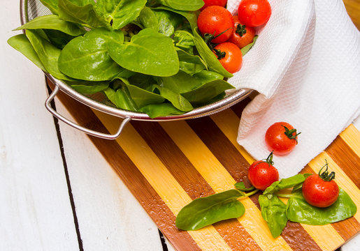 Fresh spinach and cherry tomatoes