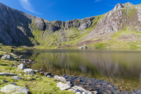Lake and mountains, Llyn Idwal and the Devil&rsquo;s Kitchen.