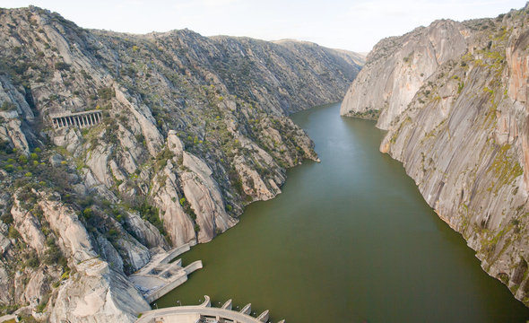 Canyon Dam Aldeadávila