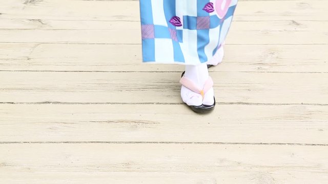 着物女性の足元