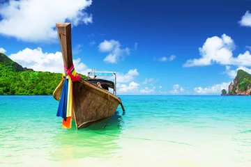 Zelfklevend Fotobehang Long boat and tropical beach © preto_perola