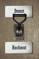 Schild 106 - Demut