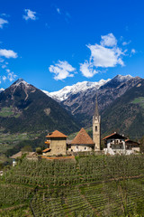 Fototapeta na wymiar Rundkirche St. Georgen bei Schenna, Meran, Südtirol