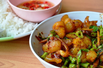 spicy stir fried pork tendon with herb and plain rice