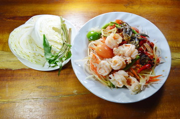 papaya salad and pickled crab eat couple with fresh vegetable on table