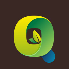 Q letter logo with green leaves.
