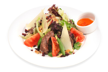 Vegetable salad with beef meat 