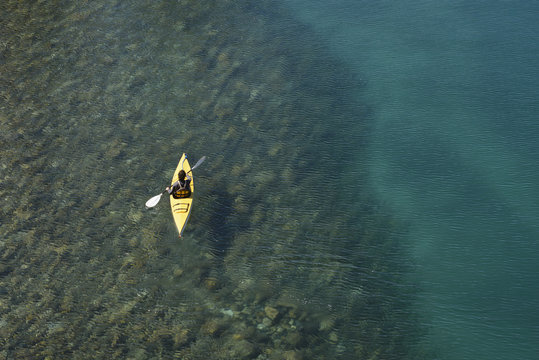 Remando en Aguas Cristalinas 