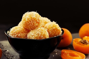 Apricot energy balls / Protein balls  with apricots