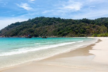 Fototapeta na wymiar Einsamer Strand auf der Insel Pulau Redang in Malaysia
