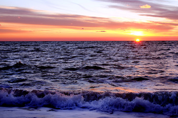 Obraz premium sunset over ocean in summer