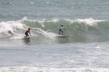 Competencia de surf niños
