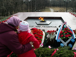 Цветы к вечному огню.