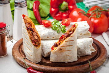 Burritos filled wiht minced meat, bean and vegetables.