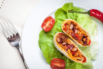 Burritos filled wiht minced meat, bean and vegetables.
