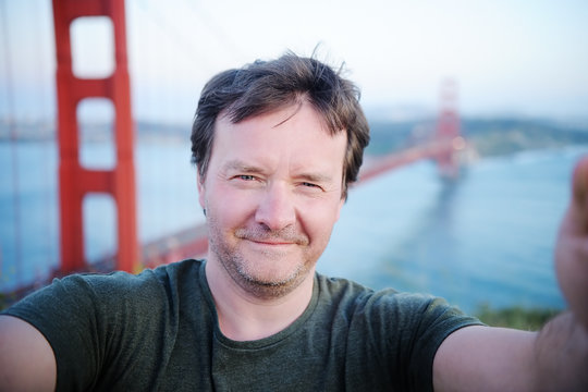 Man making a selfie with famous Golden Gate bridge
