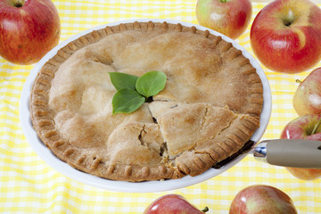 apple pie with apples on the side.