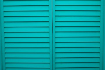 Obraz premium OLD GREEN WOODEN SALOON DOOR (CAFE DOOR) 