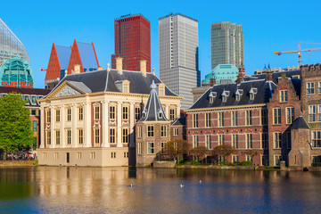 Obraz premium Mauritshuis at the Hofvijver in The Hague, Netherlands