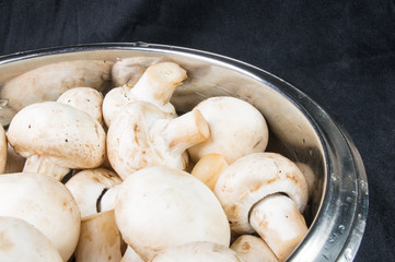 champignons in a metal bowl