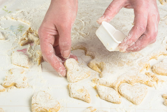 making homemade sugar cookies
