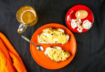 toast, eggs and beer