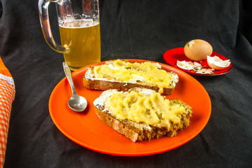 toast, eggs and beer