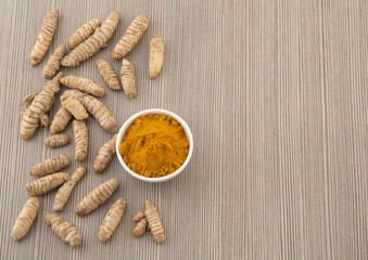 turmeric powder and roots.