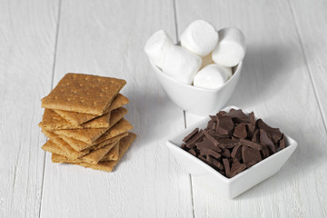 marshmallow, crackers and chocolate