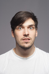 Obraz premium Amazed young man in awe.