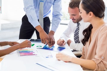 Fototapeta premium Businesspeople discussing a report