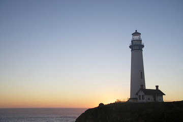 Naklejka premium light house on the coast of Northern California at Sunset.