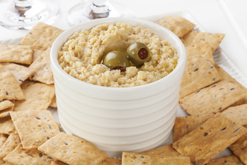 Hummus served with crackers.