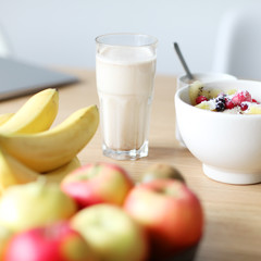 gesundes Frühstück am Arbeitsplatz