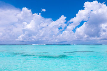 Fototapeta na wymiar Beach in Maldives with blue sky background.