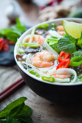 vietnamese prawns soup pho
