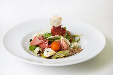 Prosciutto salad with figs