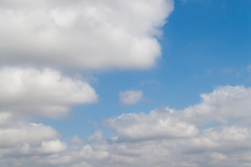 Fototapeta na wymiar sky is covered by white clouds and raincloud