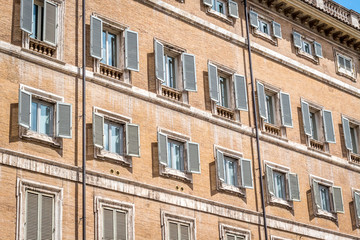 Fototapeta na wymiar building facade in Italy on a sunny day