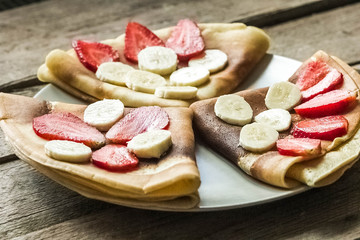pancakes with banana and strawberries