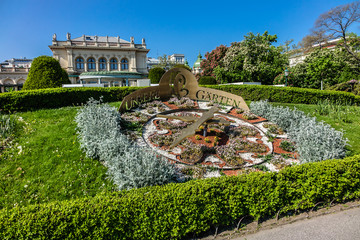 Fototapeta na wymiar Colourful Flower Clock. Stadtpark, Vienna, Austria.
