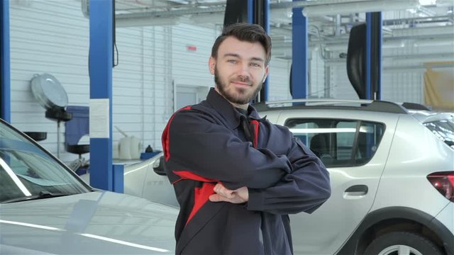 Mechanic shows his thumb at the car service