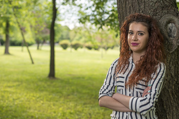 Obraz premium Beautiful woman in park