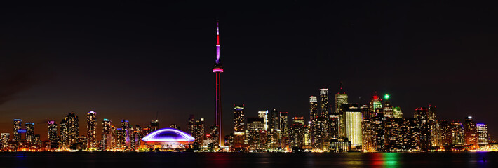 Panoramic view of the skyline of Toronto, Canada, at night © Harold Stiver