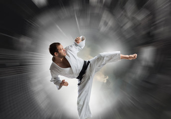 Fototapeta na wymiar Karate man training